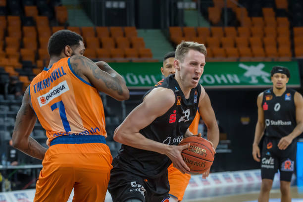 整防守站位 整防守站位