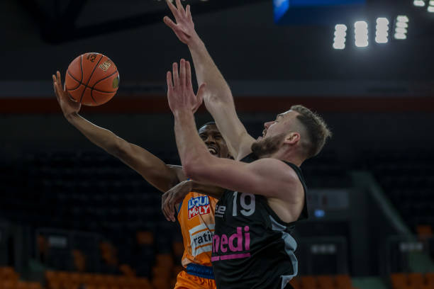 字母联手特 字母联手特