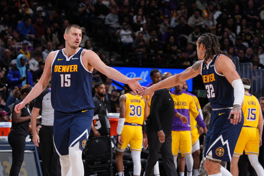 詹姆斯在2 詹姆斯在2